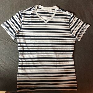 Men’s lululemon basic v-neck tee large